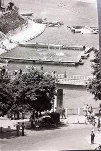 egy régi kép a bajai uszodáról